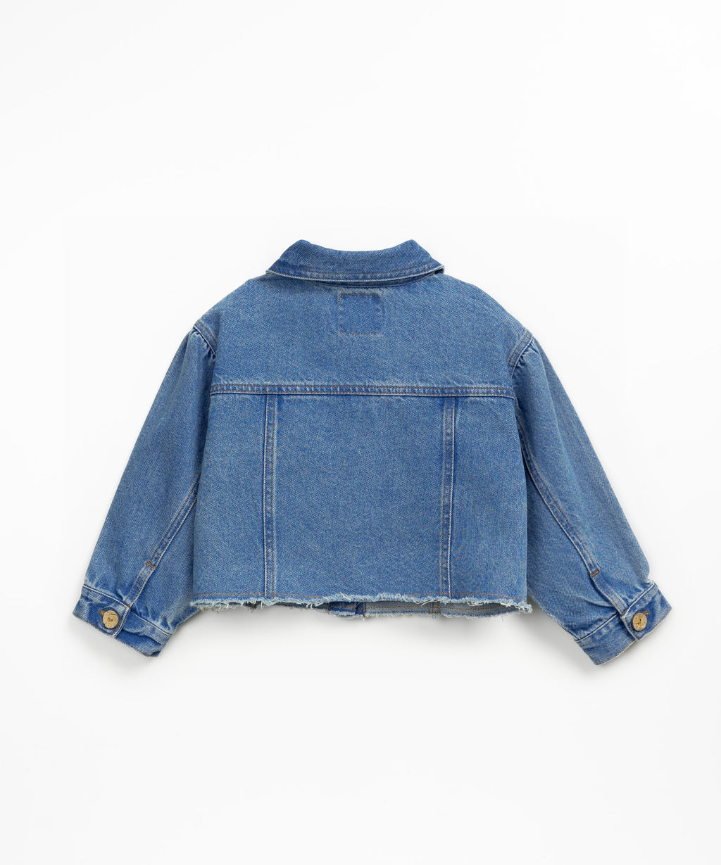 Play up short denim jacket in organic cotton with coconut buttons